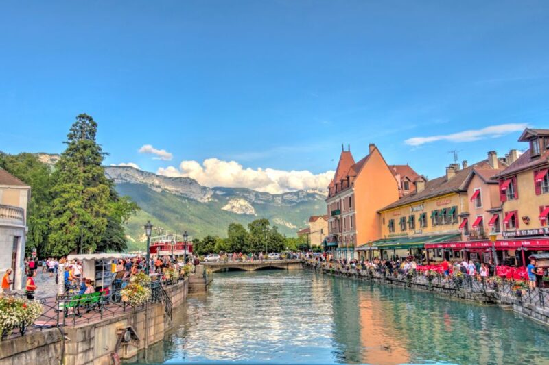Annecy: First Discovery Walk and Reading Walking Tour - Tour Description