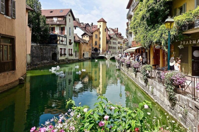 Annecy: Private Guided Tour - Discover Venice of the Alps - Guided Experience