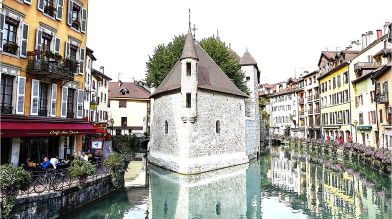 Annecy: Private Guided Tour With a Native Resident - Itinerary Highlights