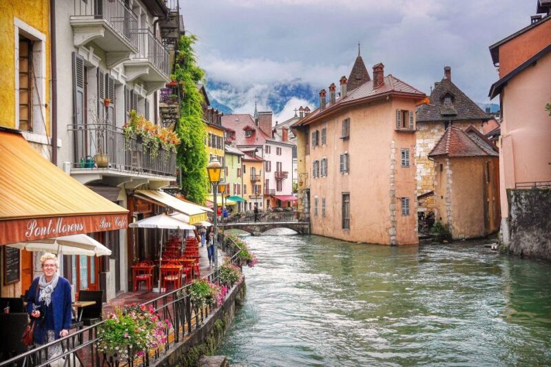 Annecy: Private Guided Walking Tour - Tranquil Canals and Churches