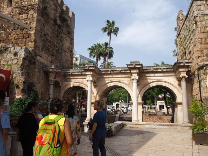 Antalya: City Tour With 2 Waterfalls and Old Town Boat Tour - Dining Experience