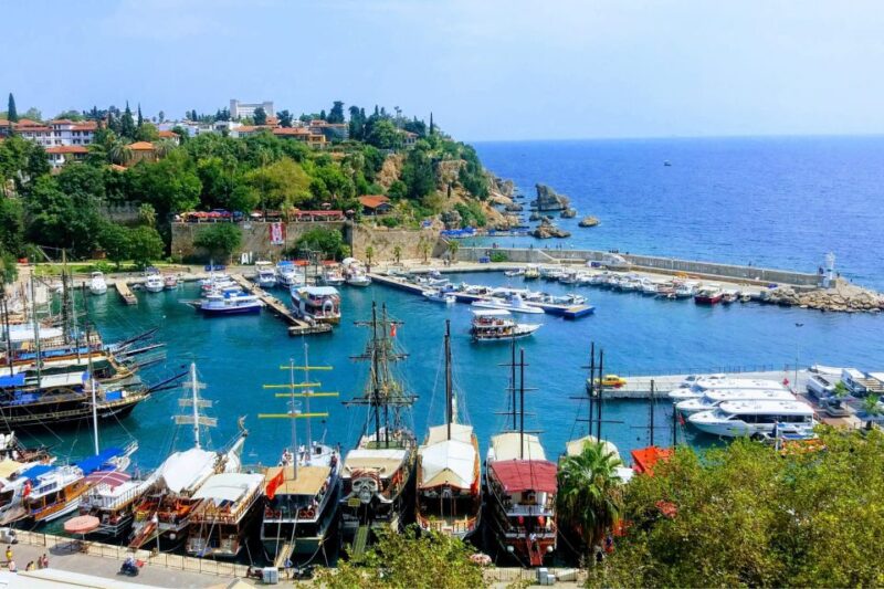 Antalya: First Discovery Walk and Reading Walking Tour - App and Navigation