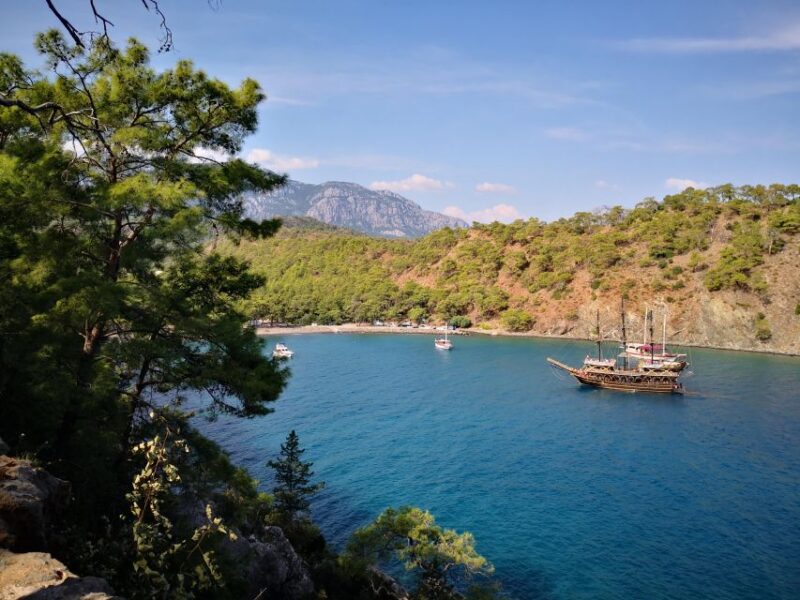 Antalya & Kemer: Pirate Boat Tour With Foam Party & Swimming - Languages and Host