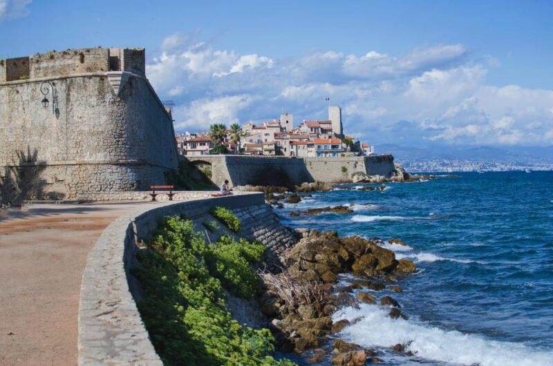 Antibes: Express Walk With a Local in 60 Minutes - Historic Ramparts and Coastal Charm