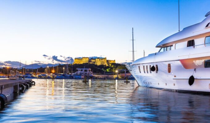 Antibes Walking Tour + Little Tasting and Souvenir - Unexpected Drink Tasting