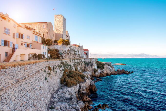 Antibes Walking Tour + Little Tasting and Souvenir - Meeting Point and Accessibility