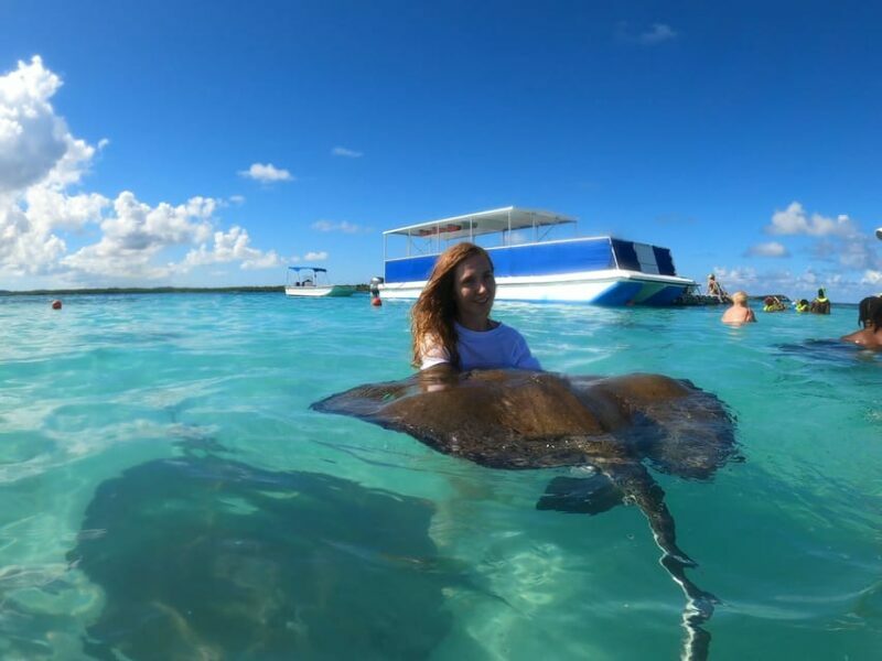 Antigua: Stingray City Experience with Round-Trip Transfer - Who Should Consider This Tour?