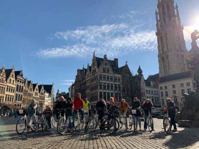 Antwerp: City Highlights Group Bike Tour With a Guide - Guide Identification