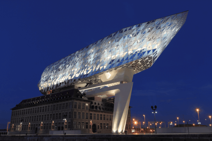 Antwerp: First Discovery Walk and Reading Walking Tour - Immerse in Antwerps Rich History