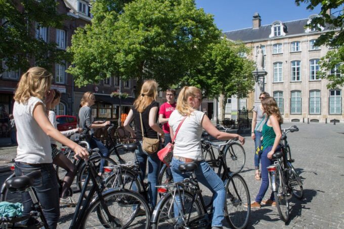 Antwerp: Guided Bike Tour - Meeting Point and Flexibility