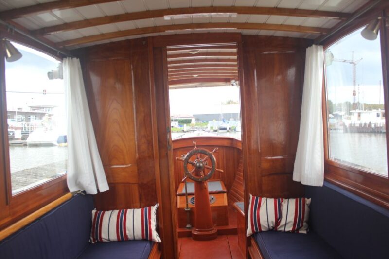 Antwerp: Private Old Harbour Boat Tour Incl. Drinks & Snacks - Guide Services