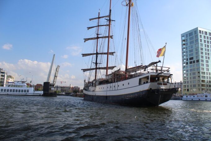 Antwerp: Private Old Harbour Boat Tour Incl. Drinks & Snacks - Frequently Asked Questions