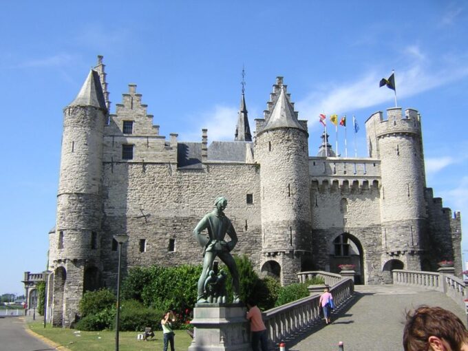 Antwerp: Walking Tour From Steen to Central Station - Tour Duration and Languages