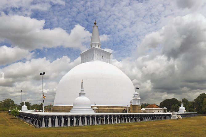 Anuradhapura And Aukana All Inclusive Day Tour From Negombo - Exploring Aukana Rajamaha Viharaya
