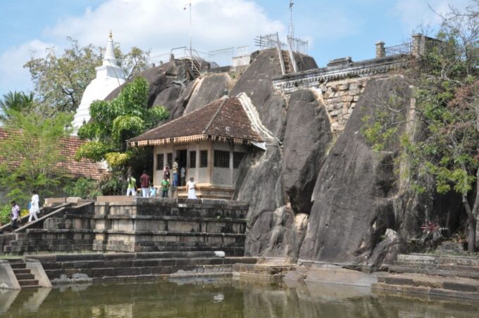 Anuradhapura: Private Half-Day Cycling Tour W/ Guide - Exploring Anuradhapuras History