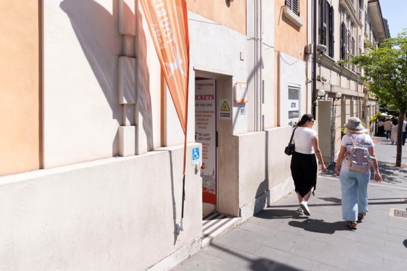 Aperitif and the Vatican Museums With Skip the Line Ticket - Navigating the Large Museum