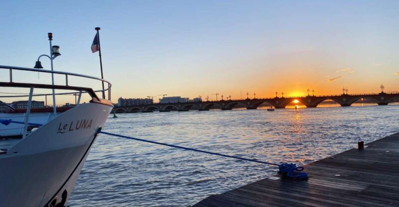 Aperitive Guided Cruise 'Wine and Canelé' - Key Points