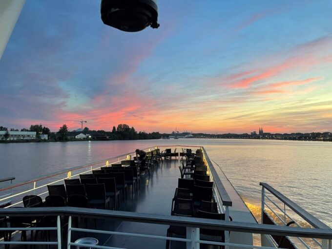 Aperitive Guided Cruise 'Wine and Canelé' - Insider Tips