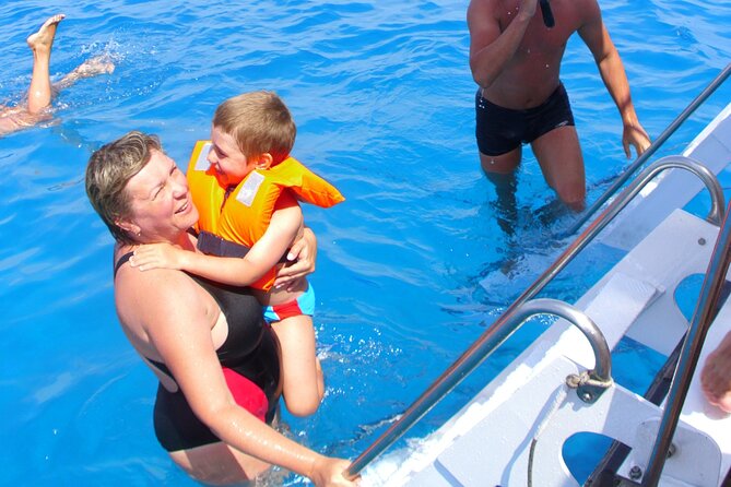 APHRODITE II -Lazy DAY CRUISE-BLUE Lagoon,Turtle Cove, With LUNCH - Exploring the Blue Lagoon