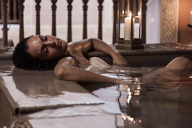 Arabian Baths Experience at Malaga's Hammam Al Andalus - Complimentary Amenities