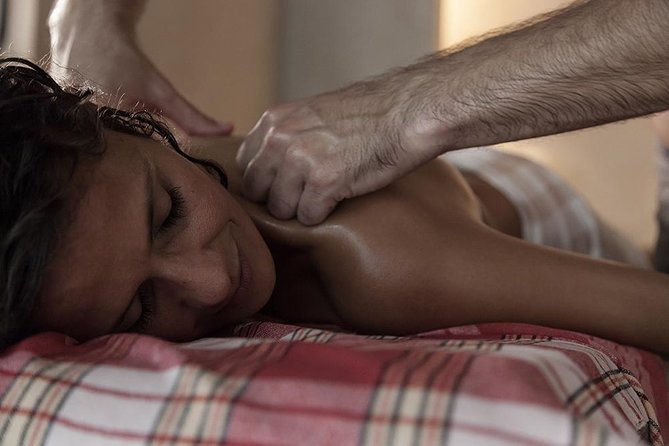 Arabian Baths Experience at Malaga's Hammam Al Andalus - Selecting Massage Oils