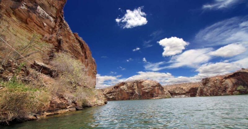 Aracaju: Tour to Xingó Canyon on the São Francisco River - Exploring the Majestic Rock Formations