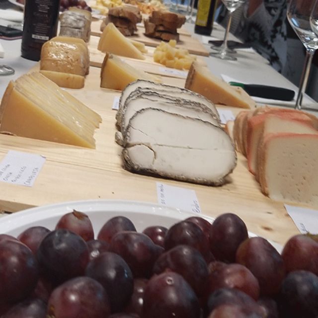 Aranda De Duero: Wine Pairing Tasting Course & Mini Tapas - Guided Tour of Medieval Wineries