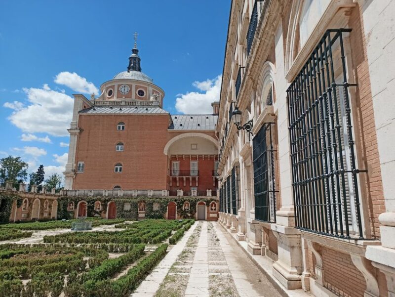 Aranjuez: Royal Palace Guided Tour - Tour Details