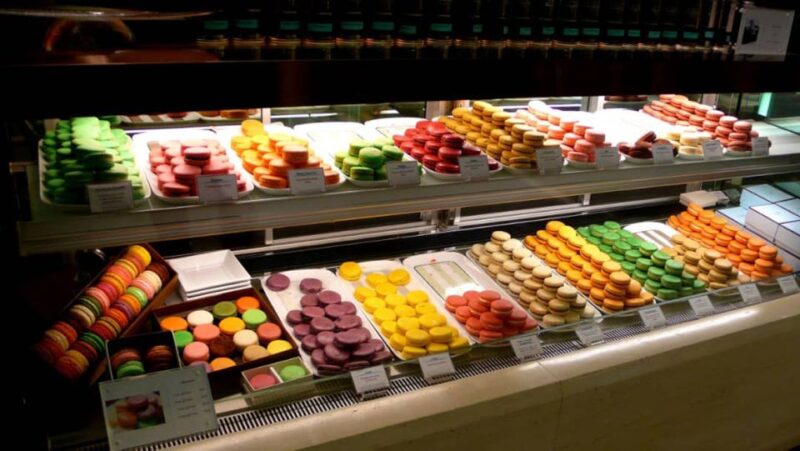 Arc De Triomphe Walking Tour:Paris Views and Macaron Tasting - Exploring Iconic Landmarks