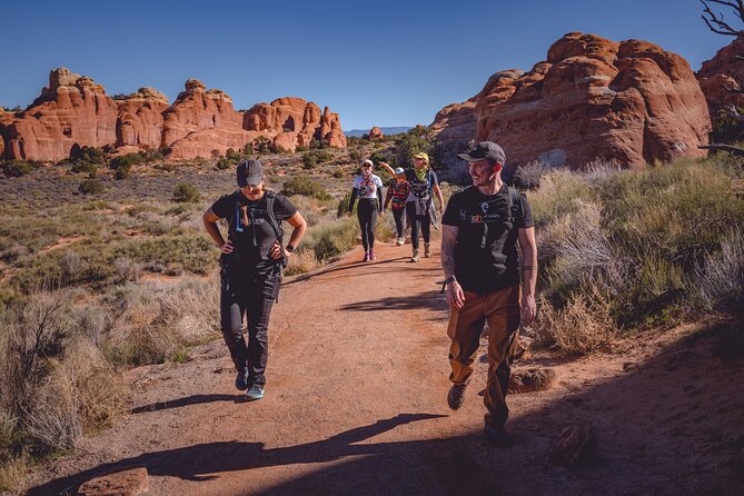 Arches Full Day Small Group Tour - Stunning Landscapes