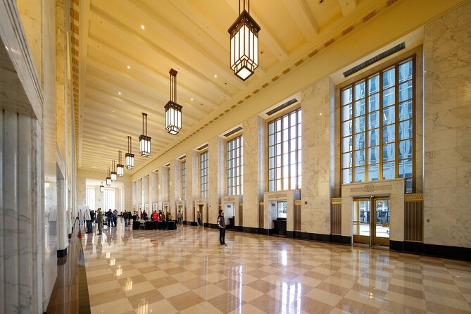 Architectural and Historical Private Tour in Downtown Chicago - Insiders Perspective