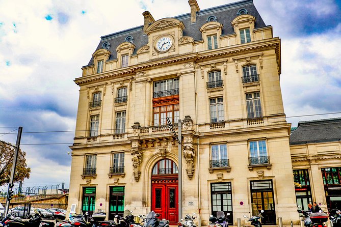 Architectural Bordeaux: Private Tour With a Local Expert - Navigating Bordeauxs Architectural Diversity