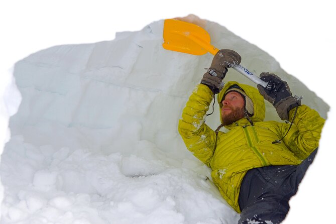 Arctic Day – a 6 Hours Survival Workshop - Quinzee Building Presentation