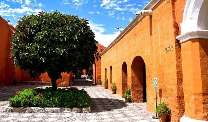 Arequipa: City and Country Tour - Language and Cancellation Policy