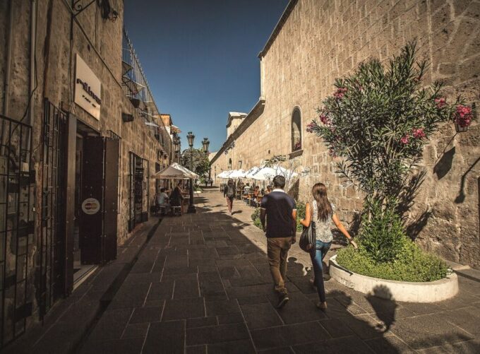 Arequipa: City Tour and Santa Catalina Monastery - Exploring Plaza De Armas