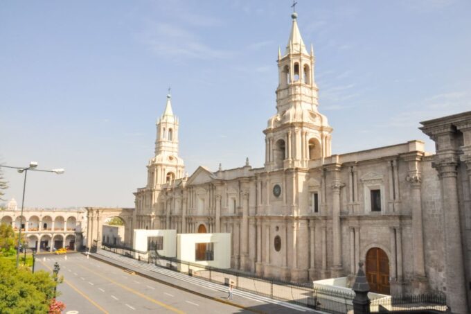 Arequipa: City Tour and Santa Catalina Monastery - Exploring Arequipa