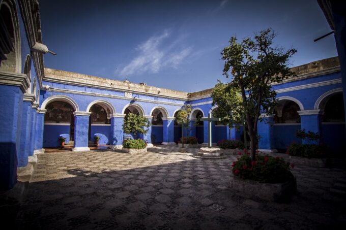 Arequipa: Private City Tour and Santa Catalina Monastery - Discovering the Santa Catalina Monastery