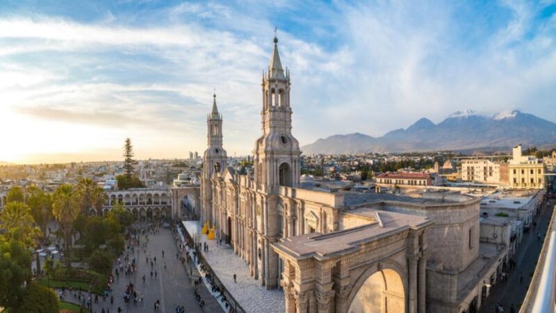Arequipa: Walking Tour and Santa Catalina Monastery - Monastery Features and Highlights