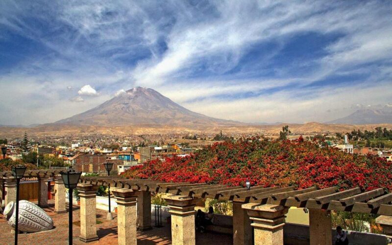 Arequipa Walking Tour and Santa Catalina Monastery - Experience Highlights