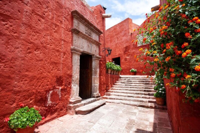 Arequipa Walking Tour and Santa Catalina Monastery - Exploring Arequipas Architectural Gems