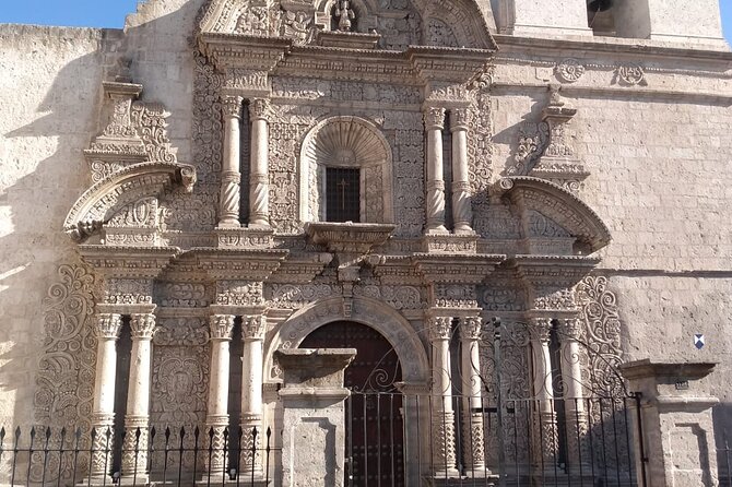 Arequipa Walking Tour and Santa Catalina Monastery - Discovering the Santa Catalina Monastery
