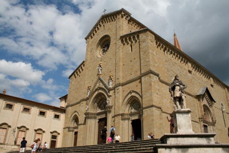 Arezzo: Guided Walking Tour With Basilica of San Francesco - Cultural Insights