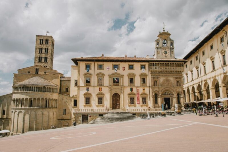 Arezzo: Guided Walking Tour With Basilica of San Francesco - Languages and Availability