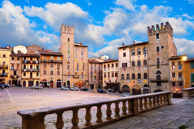 Arezzo Private Walking Tour - Piazza Grande