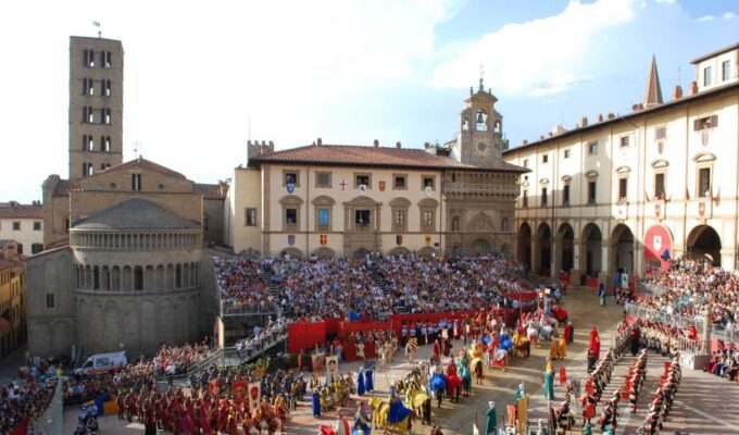 Arezzo: Private Walking Tour - Church of St. Francis