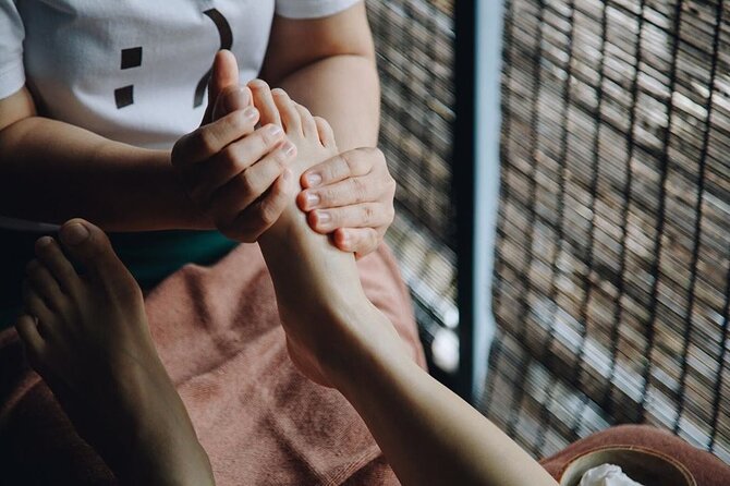 Aroma Massage - Enjoy a Complete Spa Experience From the Comfort of Your Room - Therapist Qualifications