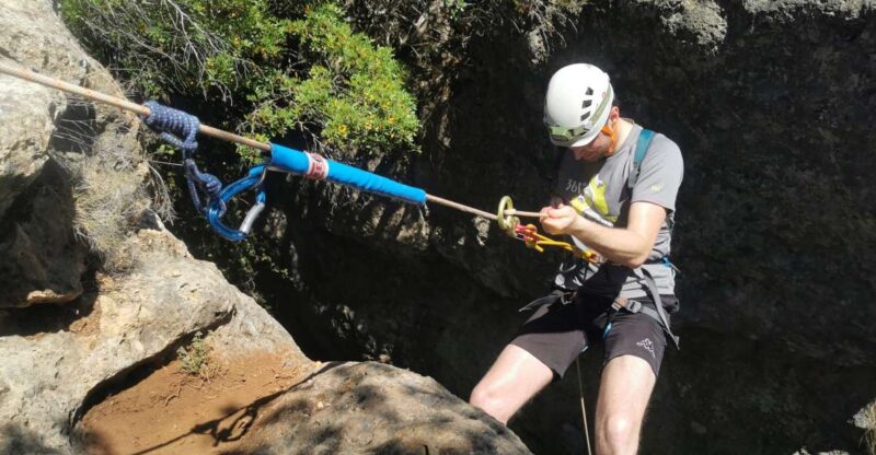 Arrábida: Guided Caving Experience + Rappelling - Key Points