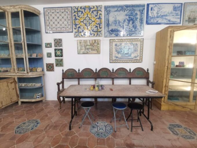 Arrábida Natural Park, Palmela Castle, Tiles and Wine Tour - Duration and Languages