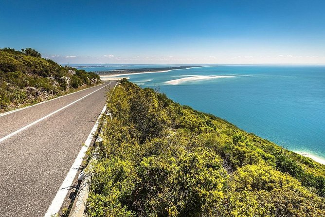 Arrábida Palmela Azeitão 4x4 Land Rover Photo Panoramic Private Tour - Discovering the Azeitao Region