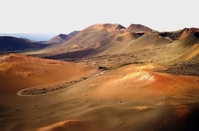 Arrecife: Timanfaya and Green Lagoon for Cruise Passengers - Geothermal Energy and Local Vineyards